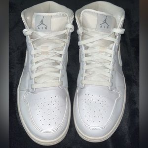 Air Jordan 1 Retro - Mid ‘Triple White’
